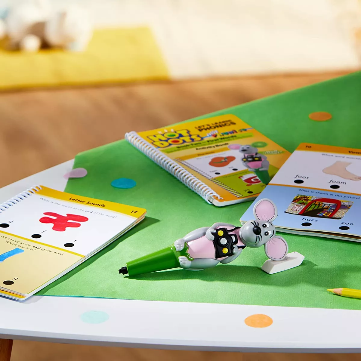 A set of 3 books and a talking pen "HOT DOTS"