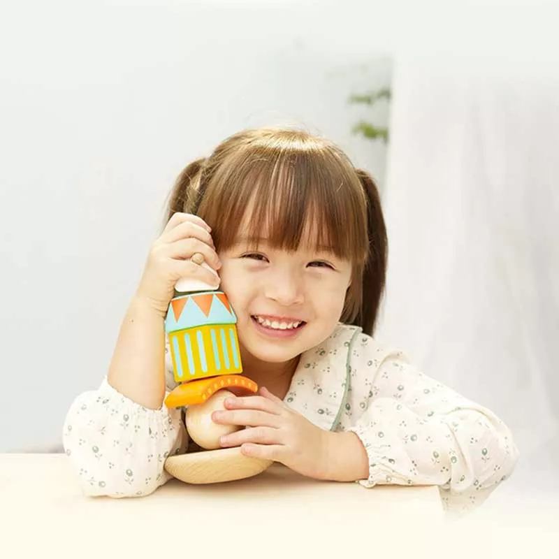 Wooden toy for balance and coordination - The Happy Clown