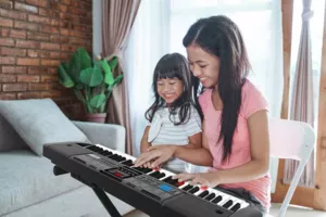 Piano with illuminating teaching keys - 5 octaves G-500