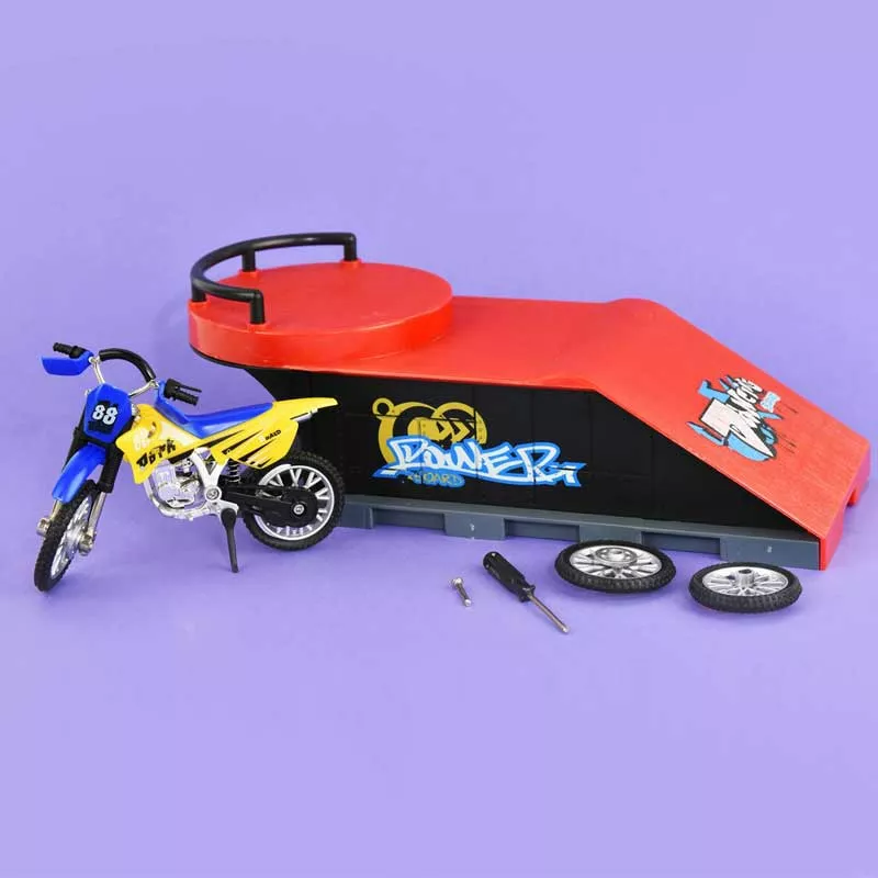 Fingerboard motor with a round ramp for jumping