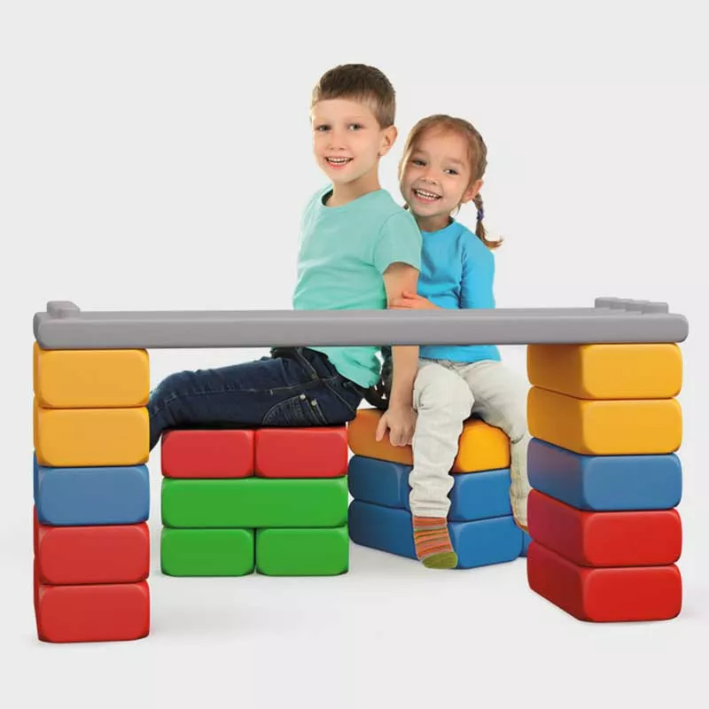 Large children's building set with 23 pieces