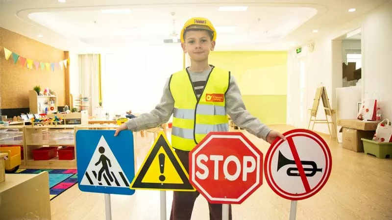 Комплект от пътни знаци - 7 броя