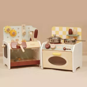 Малка детска преносима кухня от дърво на Classic World
