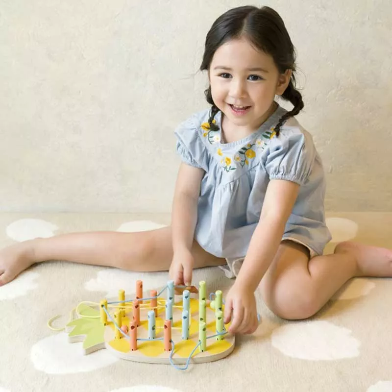 Fun children's game for fine motor skills - Sweet pineapple