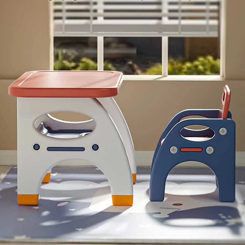 Детско бюро за писане и рисуване със столче в червен цвят
