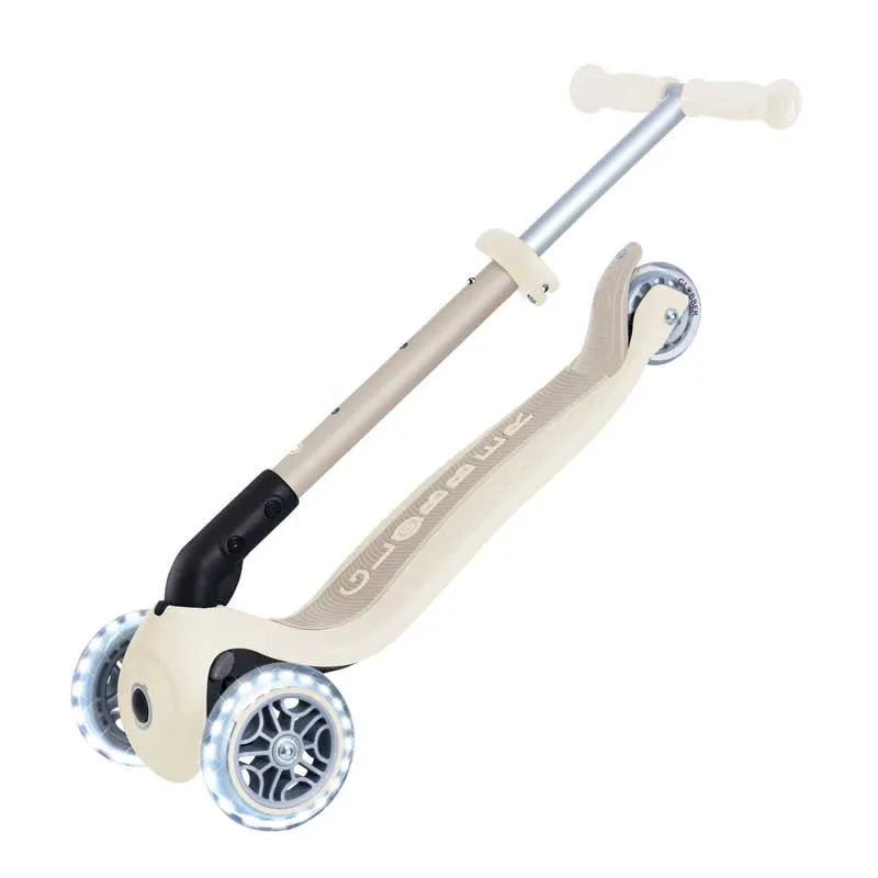 Foldable eco scooter with 3 wheels GLOBBER JUNIOR FOLDABLE LIGHTS ECO - coconut color.