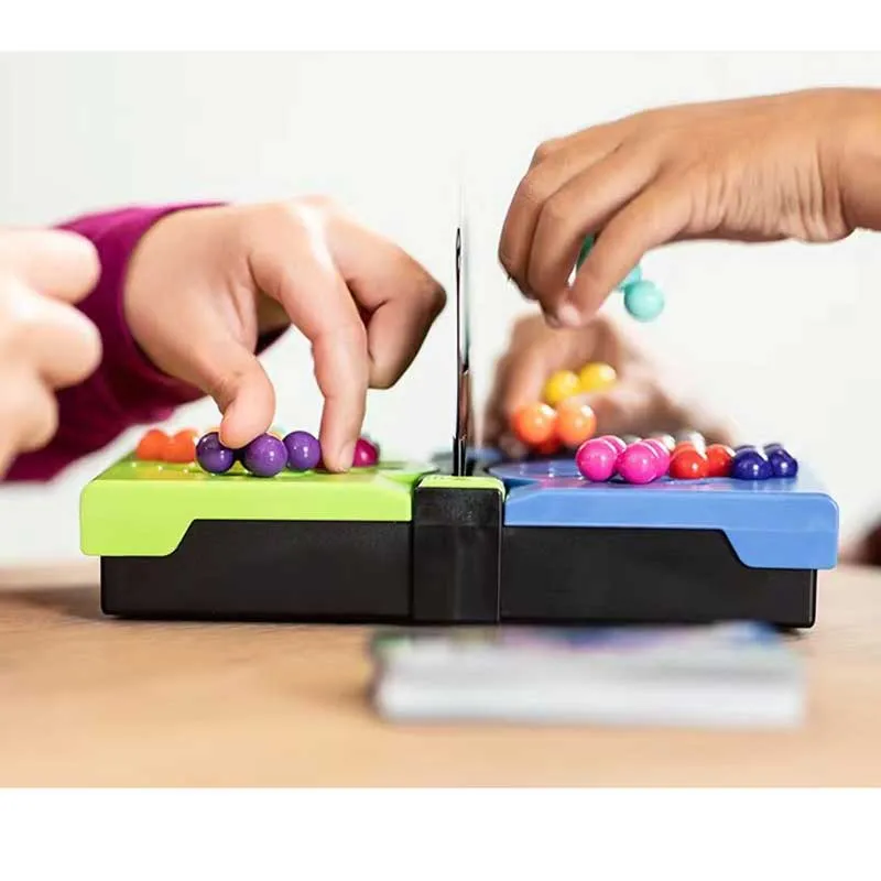Children's logic game IQ Smart Battle - One against the other