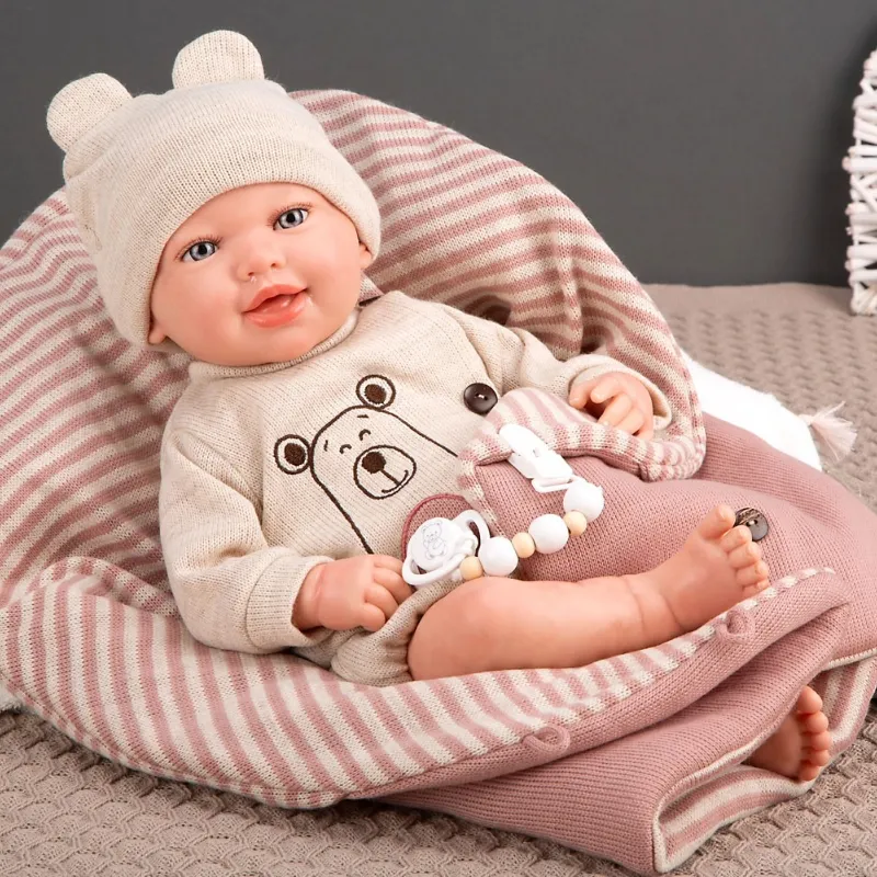 Усмихната кукла-бебе Лейн с розов спален чувал и биберон - 45 см