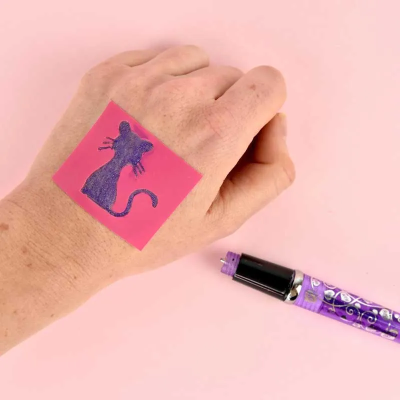 Комплект от гел химикалки и шаблони за блестящи татуировки