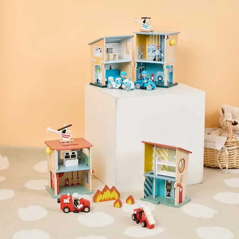 Children's wooden police station with accessories Classic World