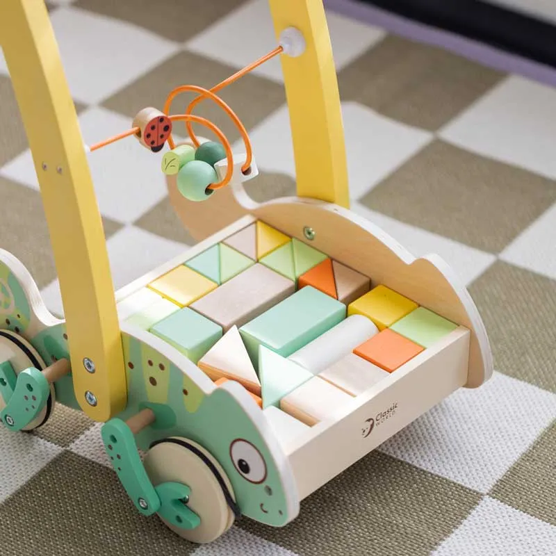 Дървен уокър Classic World Хамелеон с дървени блокчета за бебета