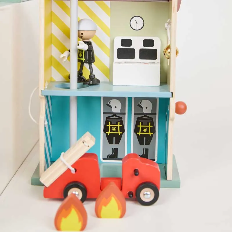 Wooden fire station Classic World with 13 pieces for children over 3 years old