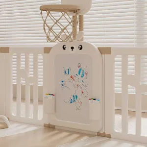 Детска вътрешна площадка с ограда, люлка и активни елементи за игра