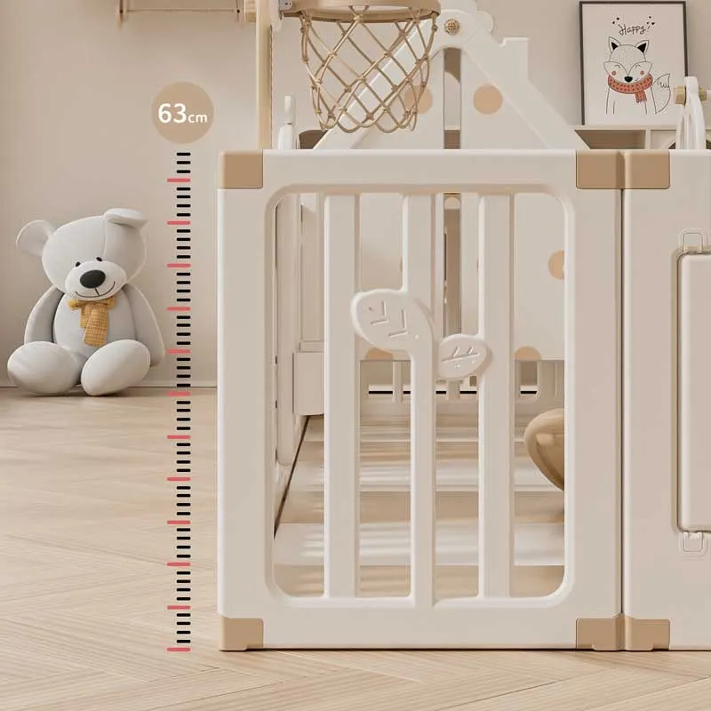 Детска вътрешна площадка с ограда, люлка и активни елементи за игра